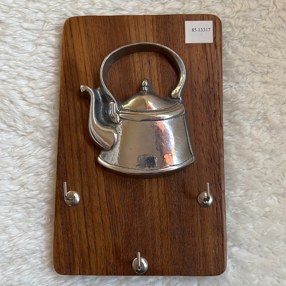 Peltrina Tea Kettle Detail 3 Hooks